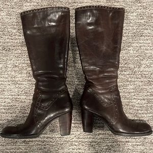 Born Women’s brown leather heeled boot size 8